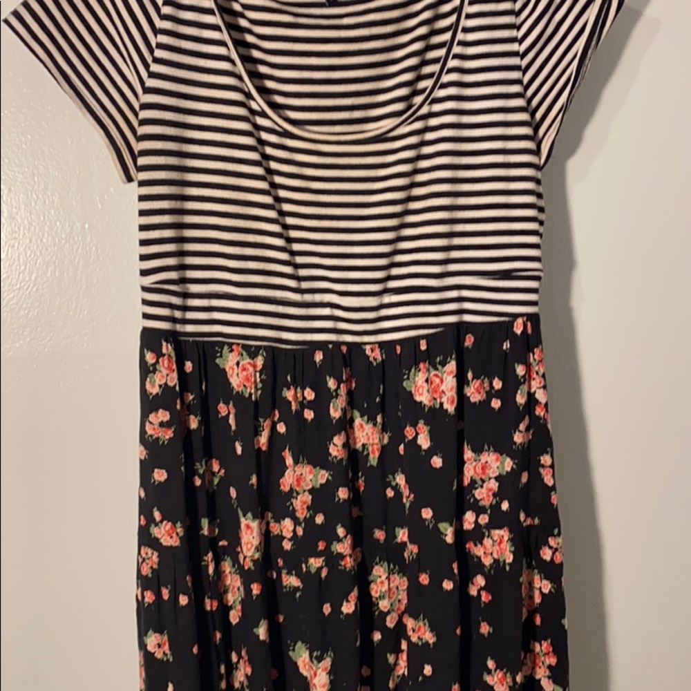 Torrid dress size 1xl black  and flowered